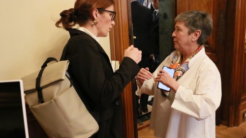Nerea Ahedok Osasun ministroari eskatu dio ez dezala 