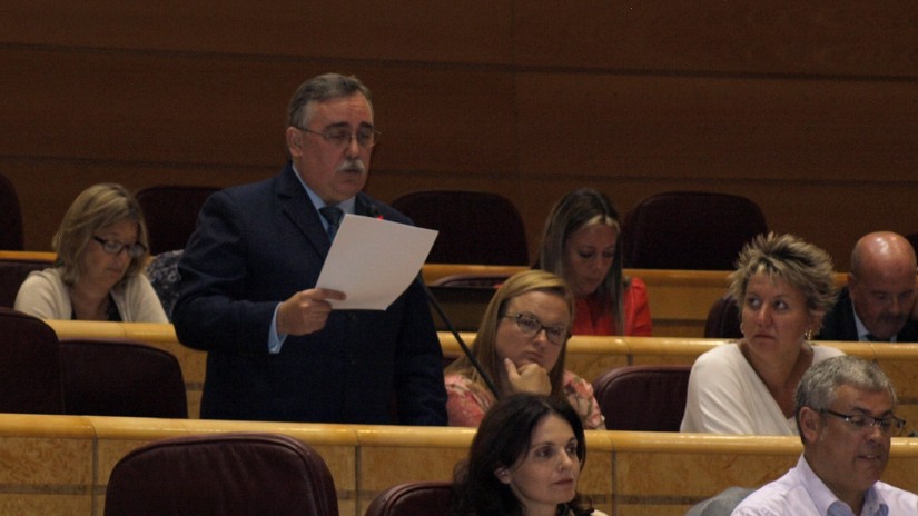 Cazalis senatariak Ébolari aurre egiteko Afrikan bertan lana indartzea eta dokumentaziorik gabeko etorkinak Osasun Sisteman txertatzea eskatu dio Osasun Ministroari