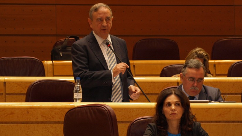 Anasagastik enbaxadetako agregatu komertzialek euren lana betetzen duten herrietan denbora gehiago egitea eta prestakuntza hobea izatea eskatu du