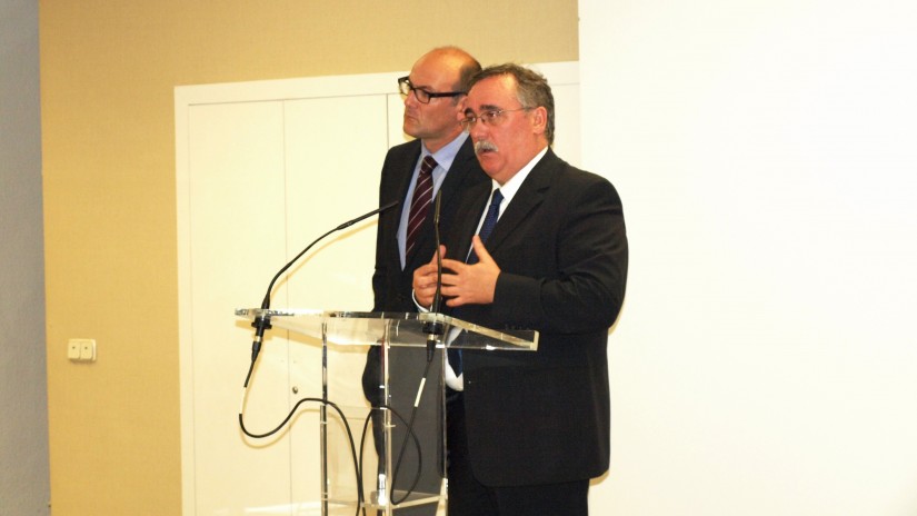 Cazalisek ohartarazi du Ébolak sortutako egoeraren aurrean Estatuko Gobernuak erantzukizunik ez duela hartzen eta autokonplazentzia erakusten duela