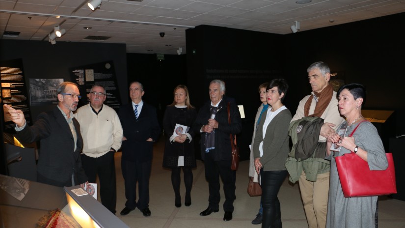 EAJko senatari eta diputatuak ‘Askatasun eguzkia. Sabino Arana 1865-1903‘ erakusketan izan dira