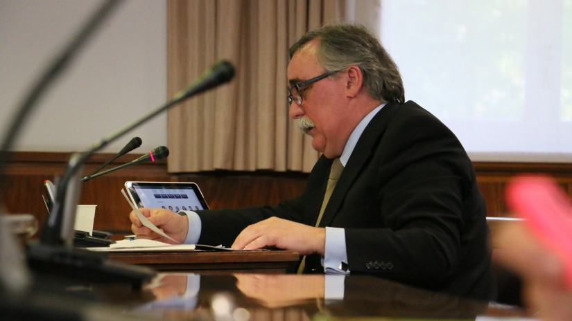 Cazalisek gas naturala errepideko garraioan erregai moduan erabil dadin sustatzeko plana egitea eskatu du