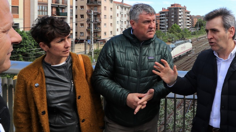 Gipuzkoan aldiriko trenen zerbitzua behin eta berriz okerrera egiten duelako dagoen haserrea helarazi dio EAJ-PNVk Gobernu zentralari