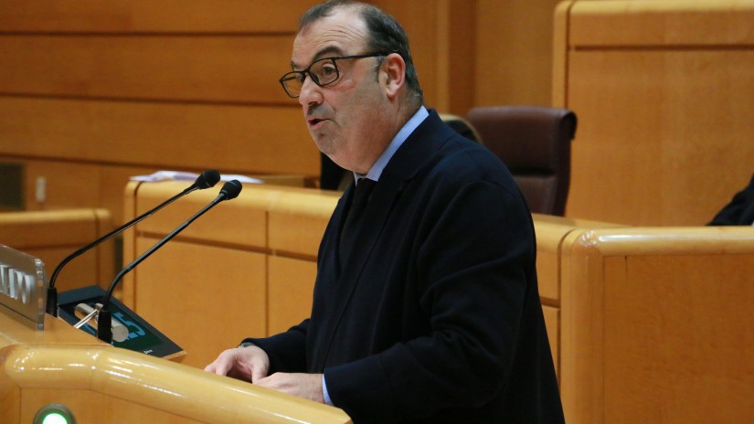 EAJ-PNVk energiaren eta bankuen sektorearen aldi baterako zerga defendatu du, nahiz eta lege proposameneko hainbat neurriren aurka egon