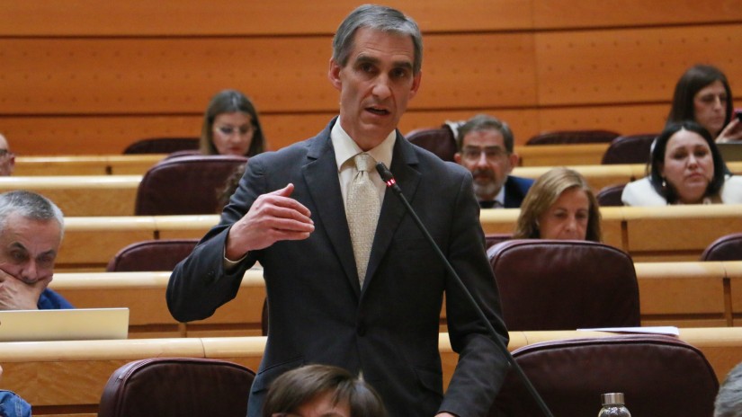 EAJ-PNVk Enkarterrin trenbidearen segurtasun eta zerbitzu arazo larriekin duten kezka helarazi dio Óscar Puente ministroari