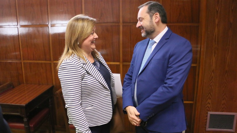 Iparragirrek Bidasoako eskualdean trenen sarritasuna areagotzeko eskaera helarazi dio Sustapen Ministroari