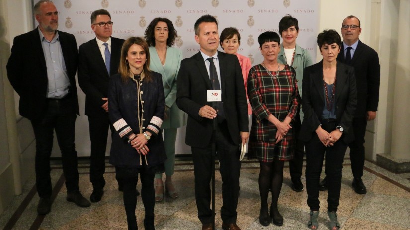 EAJ-PNVk egoitza-baimenak emateko malgutasun handiagoa eskatu dio Espainiako Gobernuari, atzerritar gazteak irregulartasunera ez kondenatzeko