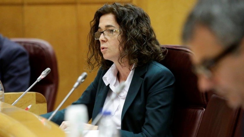 Lan-erreformak unibertsitateko ikerketa-kontratuetan duen eraginaz ohartarazi dio Rosa Peralek Zientzia eta Berrikuntza ministroari