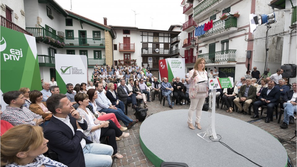 Ekitaldia Hondarribian. Andoni Ortuzar, Maria Eugenia Iparragirre, Joseba Agirretxea (2016-06-12)