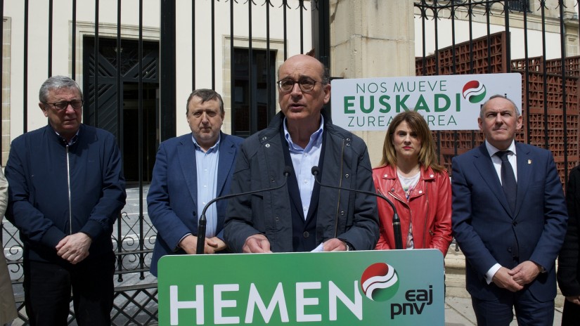 Mikel Legardak esan du euskal talde sendo batek bakarrik berma dezakeela Madrilen euskal autogobernuaren defentsa Mikel Legardak esan du euskal talde sendo batek bakarrik berma dezakeela Madrilen euskal autogobernuaren defentsa